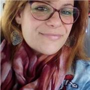 Tecnico psicologico dello sviluppo e dell'educazione impartisce lezioni di letteratura italiana